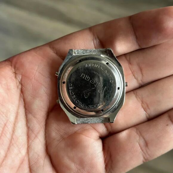 Vintage RARE Pateau LCD International City Watch - Picture 4 of 5